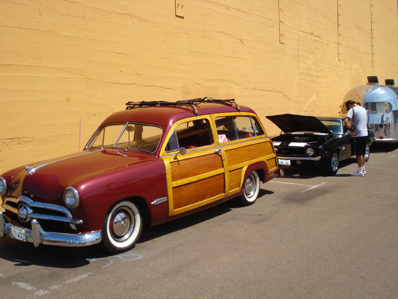 DSC00654 Woody and Camaro